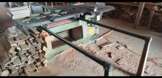 Serra esquadrejadeira invicta.