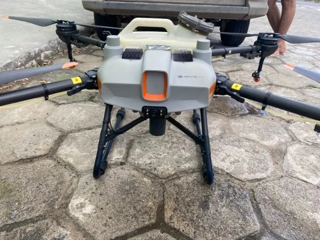 Drone Agrícola DJI T10 C/ 3 Baterias / Gerador
