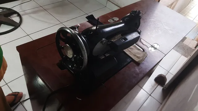 Maquina singer com móvel modelo 15c costura reta doméstica 