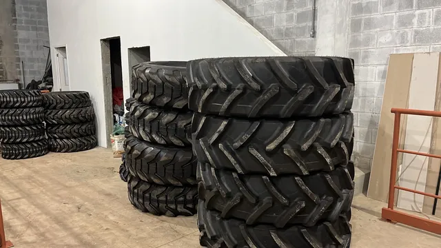 Pneus para retroescavadeira 