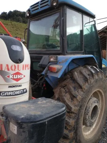 Trator New Holland TL 75 cabinado 