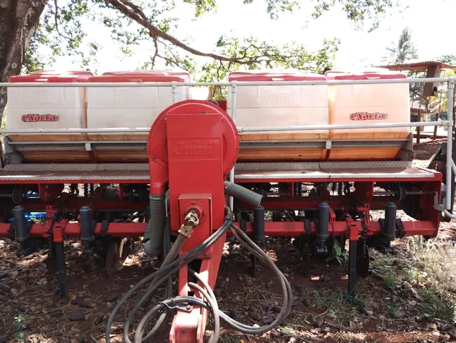 Plantadeira 2980 exacta 7 linhas possibilidade de mais uma linha Ano 2009 valor 70 mil