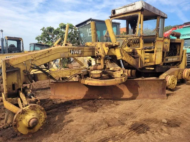 Motoniveladora huber-warco modelo 165s para retirada de peças