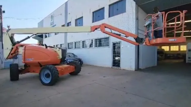 Plataforma Elevatória JLG