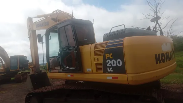 Escavadeira komatsu Pc 200 série 8 ano 2018