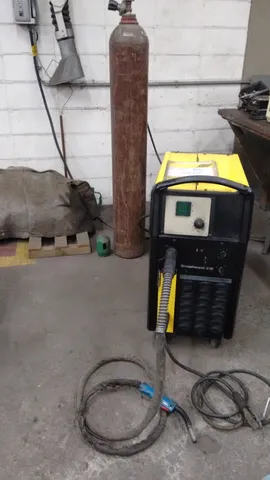 Máquina de solda mig 0,8 mm modelo 318 trifásica da esab-smashweld usada +cilindro +cabo 