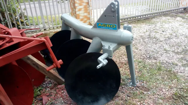 Arado de 3 discos fixo implemento agrícola arado para trator valor 2,800,00