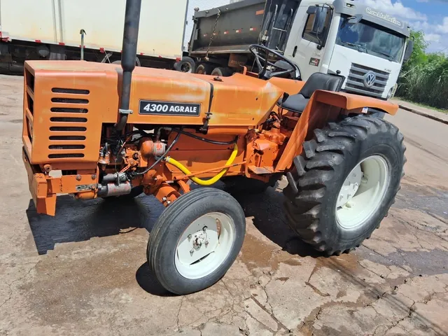 Trator Agrale 4300 e tobata com enchada rotativa 
