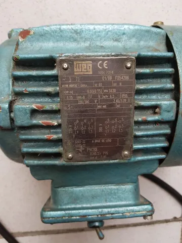 Motor WEG de indução trifásico usado