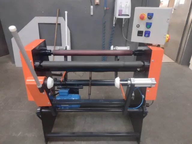Máquina rebobinadeira para lona MRA