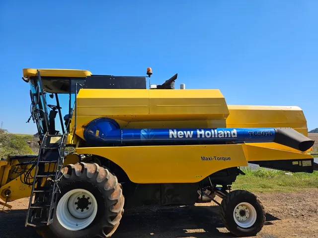 Colheitadeira New Holland TC 5070