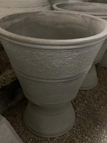 Vasos, estrumo, pedraria, todos os tipos de planta etc?
