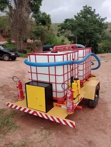 Carreta pipa de combate a incêndio.