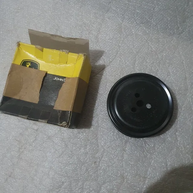 Trator John deere 544H polia bomba dagua nova original R115250