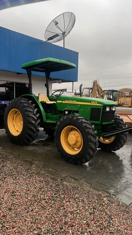 Trator agrícola John Deere 5606