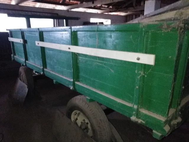 Carreta agrícola semi nova 