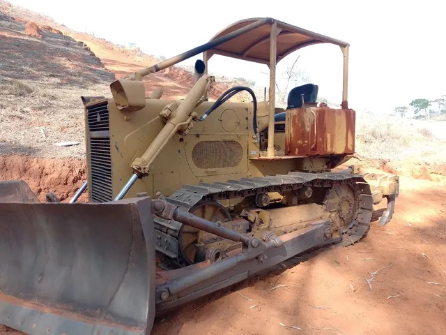 Trator de esteira MF 400
