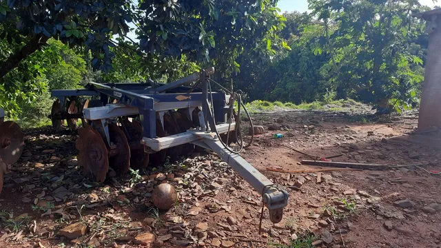 VENDE-SE IMPLEMENTOS AGRÍCOLAS