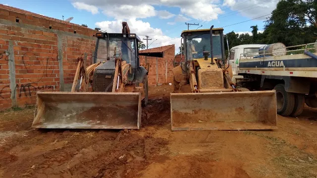 Locação de Retroescavadeira