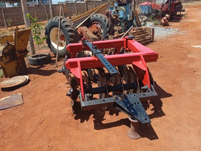 Maquinários Agrícolas - Grades, Arados, Rocadeiras, etc