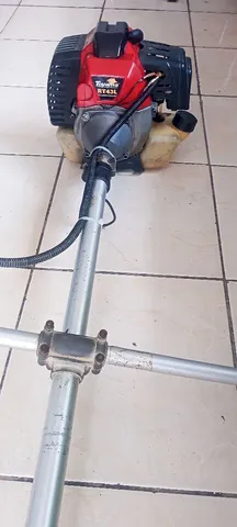 Roçadeira Toyama 