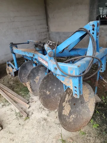 Arado reversível Hidráulico 4 bacias