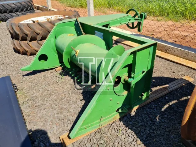 Plataforma para colheita de capim JF - TK Tratores Nova Andradina - MS 