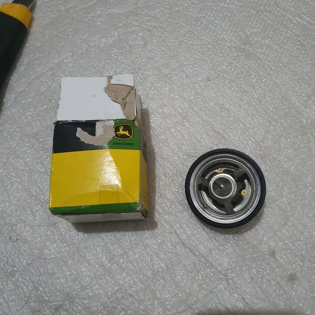 Trator escavadeira John deere válvula termostatica nova original RE529270