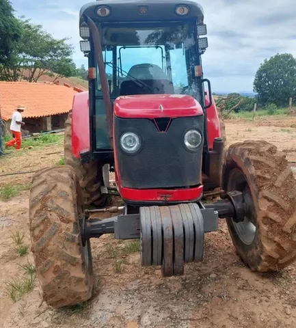 Trator Massey Ferguson 4275 ano 2012