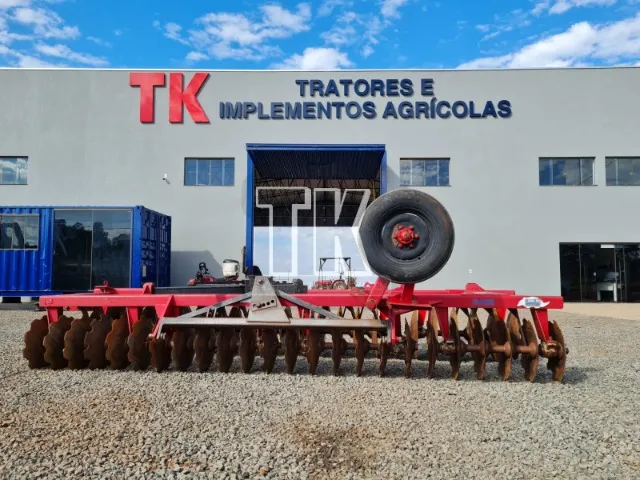 Grade Niveladora de Transporte 48 x 22 Tatu - TK Tratores Nova Andradina - MS 