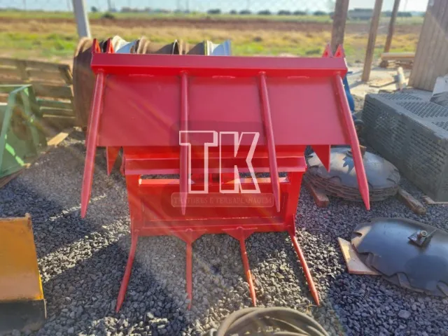 Garfo Forrageiro - TK Tratores Nova Andradina - MS 