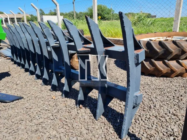 Escarificador / Enleirador de 13 dentes - TK Tratores Nova Andradina - MS