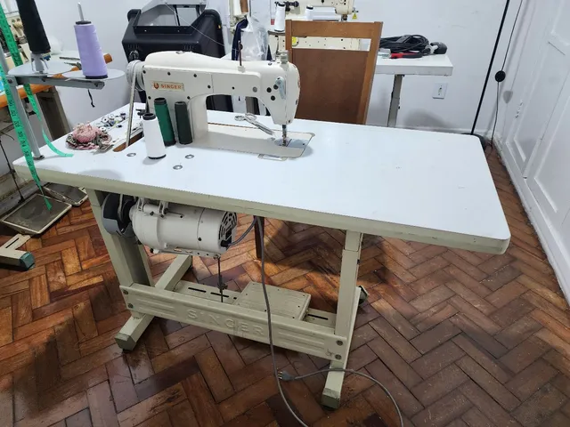 Máquina de costura industrial reta singer