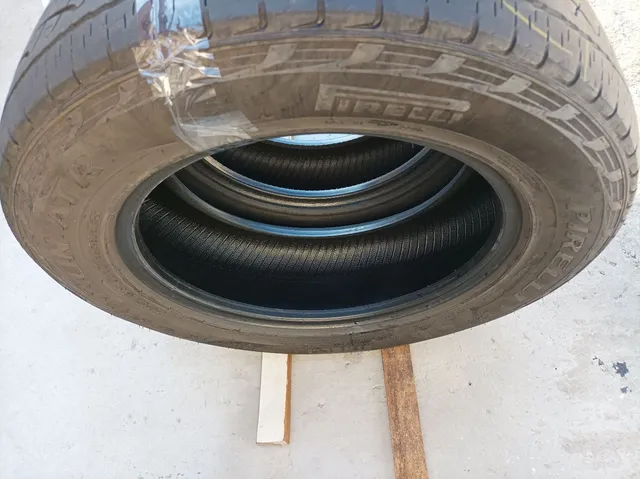 225/65/17 par Pirelli Scorpions 