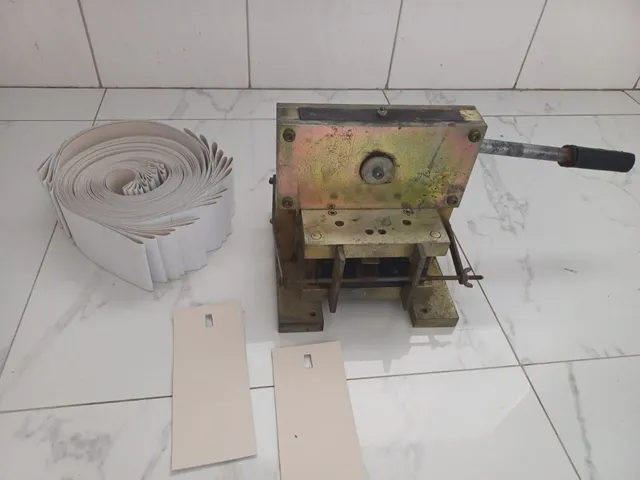 máquina de corte para cortinas de lâminas verticais
