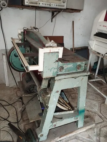 Guilhotina elétrica boca 70cm.