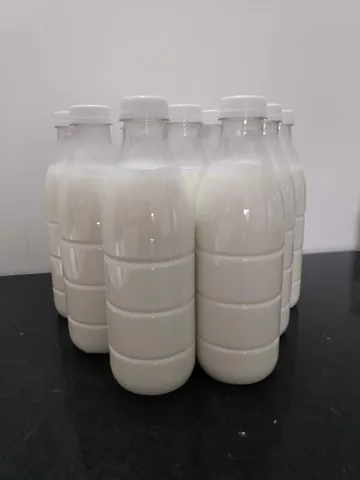 Leite de cabra direto da fazenda.