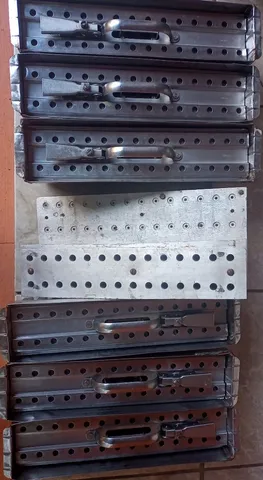 Vende-se formas para picolé com extrator 28 furos