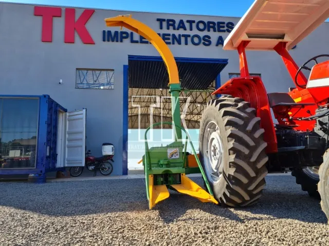 Forrageira / Ensiladeira JF 90 Super - TK Tratores Nova Andradina - MS 