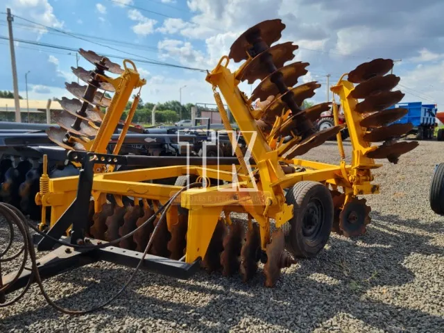 Grade Niveladora flutuante de 48 discos - TK Tratores Nova Andradina - MS 
