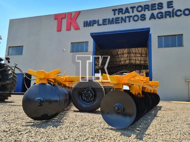Grade Niveladora de 52 discos Baldan - TK Tratores Nova Andradina - MS 