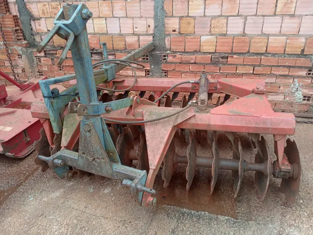 Grade niveladora 24 discos.