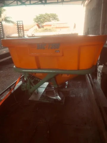 Distribuidor de adubo Cremasco 1300