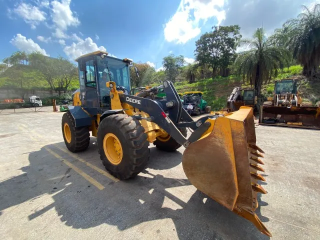 Pá carregadeira John Deere 444K| Ano 2022