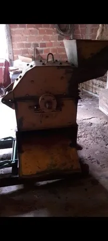 Máquina de quebrar côco babaçú