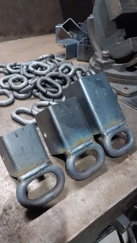 Dispositivo de amarracao de carga para caminhao