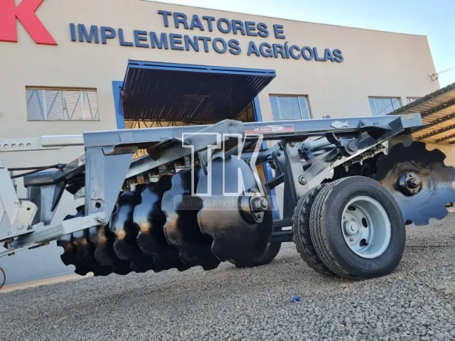 Grade Aradora de Controle Pesada 14 x 32 Baldan - TK Tratores Nova Andradina - MS 