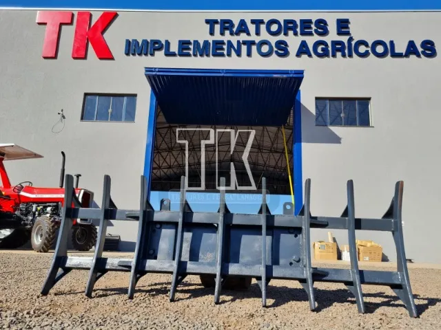Escarificador de 9 dentes - TK Tratores Nova Andradina - MS 