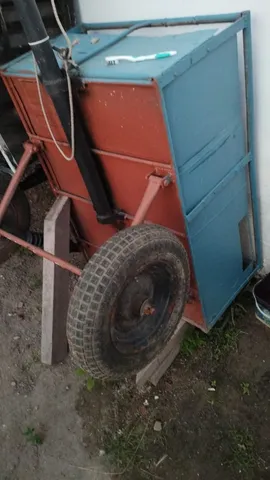 Reboque semi novo
