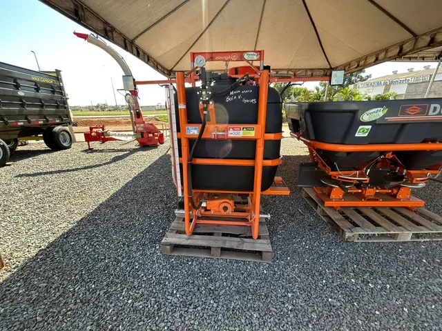Pulverizador pecuário 600L, bomba 75